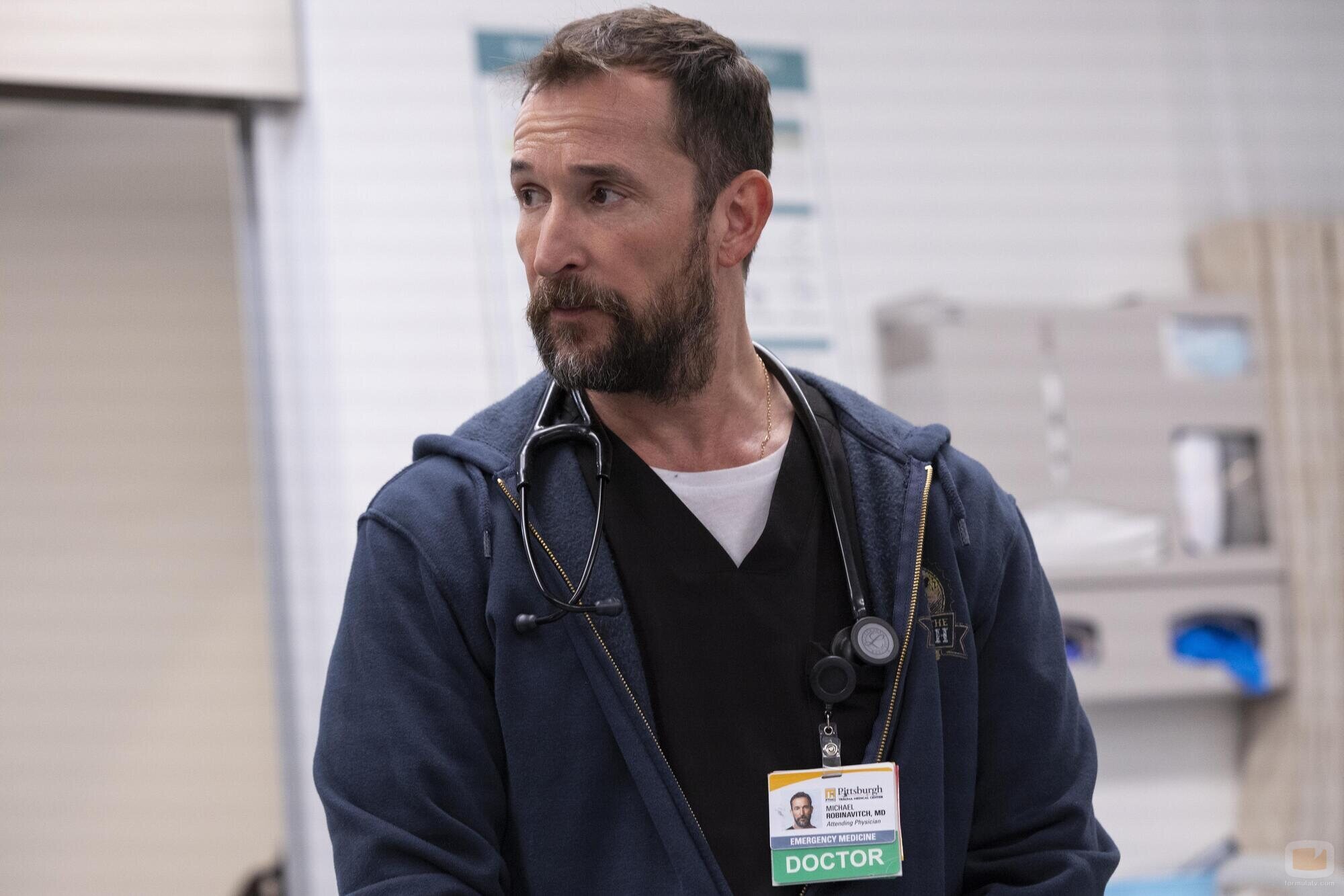 Noah Wyle en 1x01 '7:00 A.M.' de 'The Pitt'