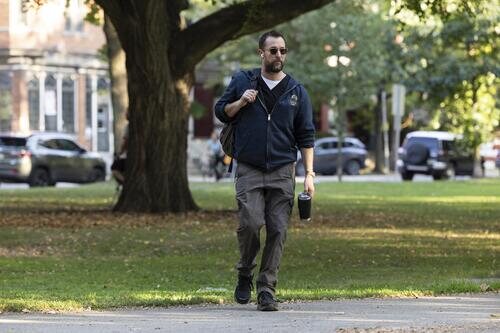 Still de Noah Wyle en Capítulo 1 titulado '7:00 A.M.' de 'The Pitt'