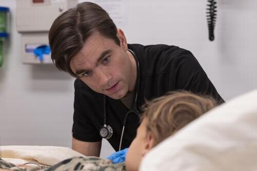 Patrick Ball en la temporada 1 y el capítulo 01 de 'The Pitt'