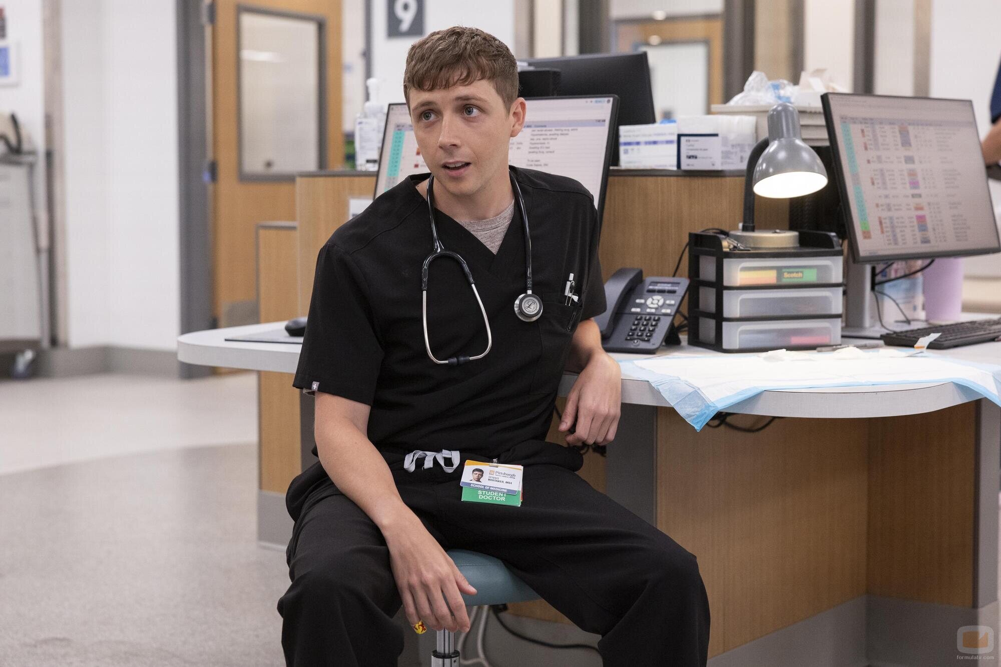 Gerran Howell en el 1x01 de 'The Pitt'