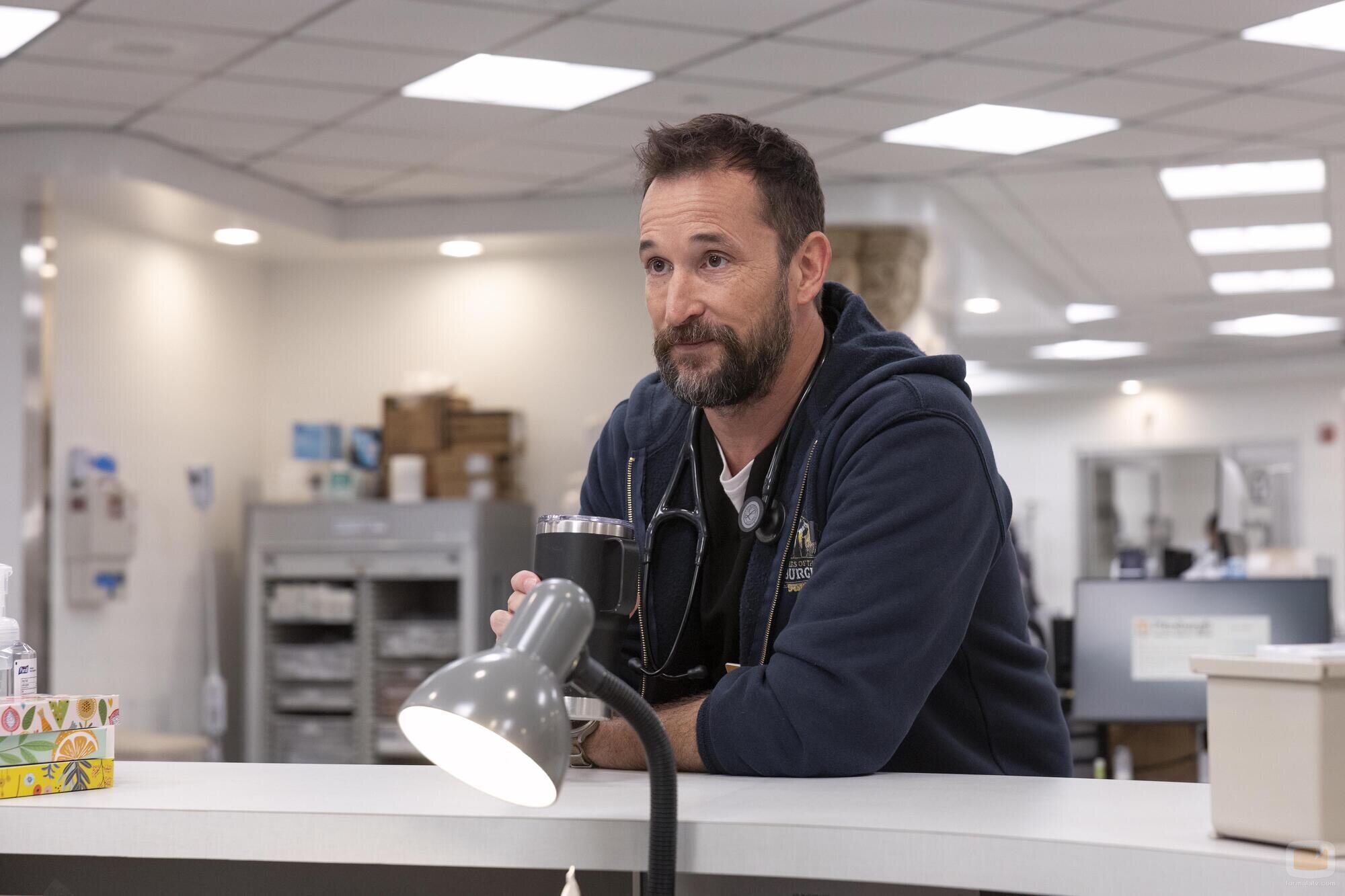 Escena de Noah Wyle en la temporada 1 y el capítulo 01 de 'The Pitt'