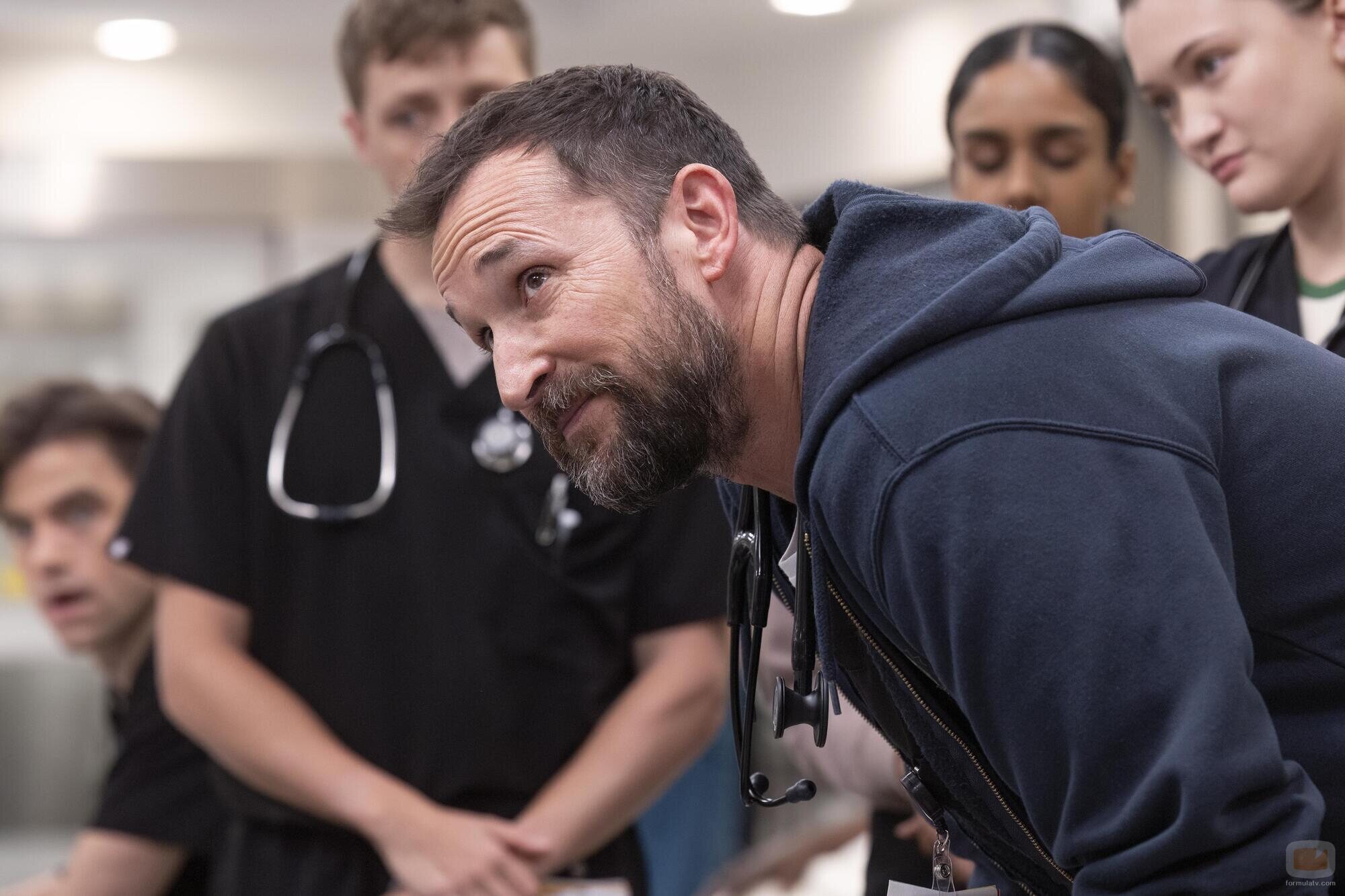 Still de Noah Wyle en '7:00 A.M.' de 'The Pitt'