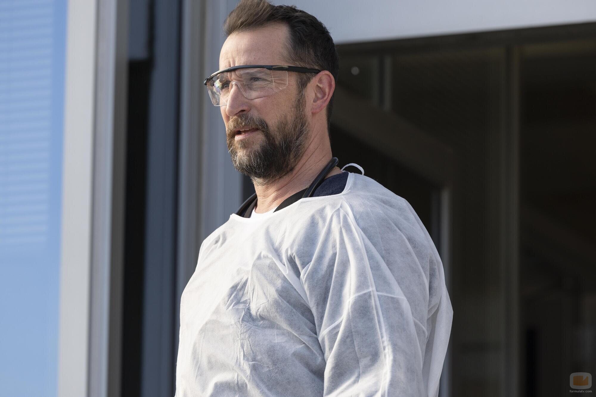 Noah Wyle en 1x02 titulado '8:00 A.M.' de 'The Pitt'