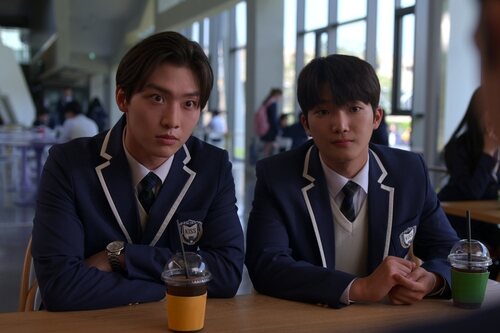 Sang Heon Lee y Minyeong Choi en 1x02 titulado 'WTF' de 'Besos, Kitty'