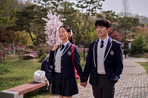 Gia Kim y Minyeong Choi en la temporada 1 y el capítulo 03 de 'Besos, Kitty'