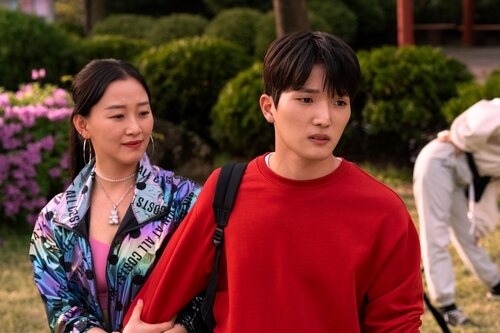 Gia Kim y Minyeong Choi en la temporada 1 y el capítulo 04 de 'Besos, Kitty'