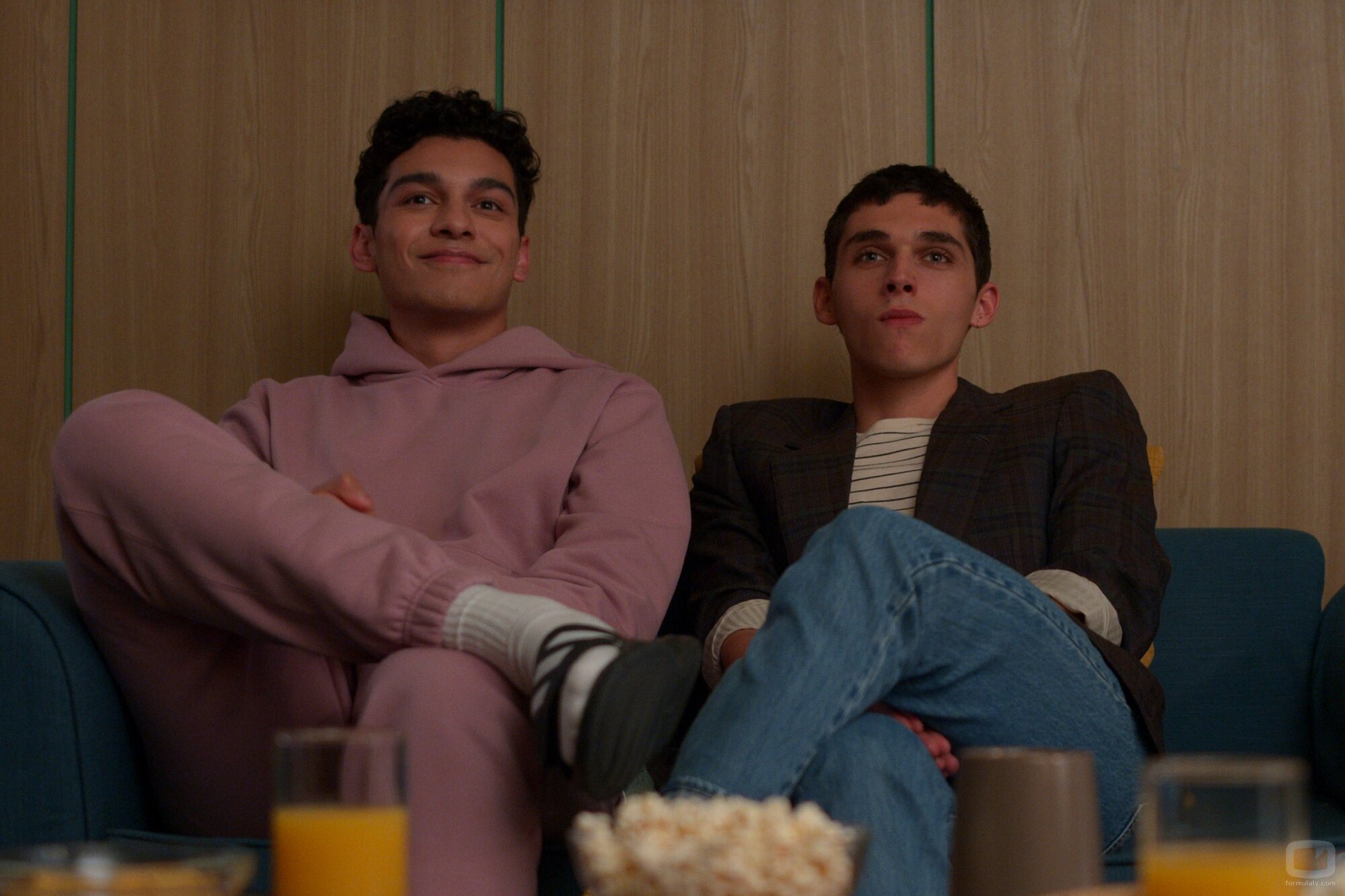 Anthony Keyvan y Théo Augier en '¡Por fin viernes!' de 'Besos, Kitty'