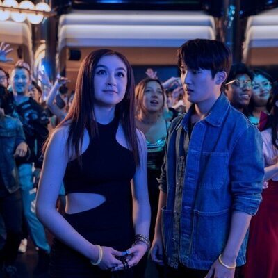 Anna Cathcart y Minyeong Choi en la temporada 1 y el capítulo 06 de 'Besos, Kitty'