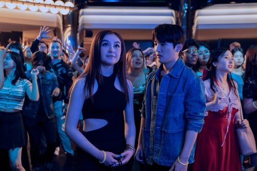 Anna Cathcart y Minyeong Choi en la temporada 1 y el capítulo 06 de 'Besos, Kitty'