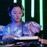 Gia Kim en 1x06 titulado 'Cada uno lleva su bebida' de 'Besos, Kitty'