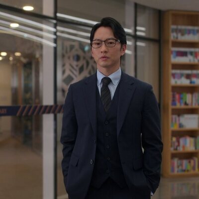 Michael K. Lee en 'Notición' de 'XO, Kitty'
