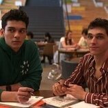 Anthony Keyvan y Théo Augier en el 1x07 de 'XO, Kitty'