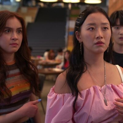 Gia Kim y Anna Cathcart en el 1x07 de 'XO, Kitty'