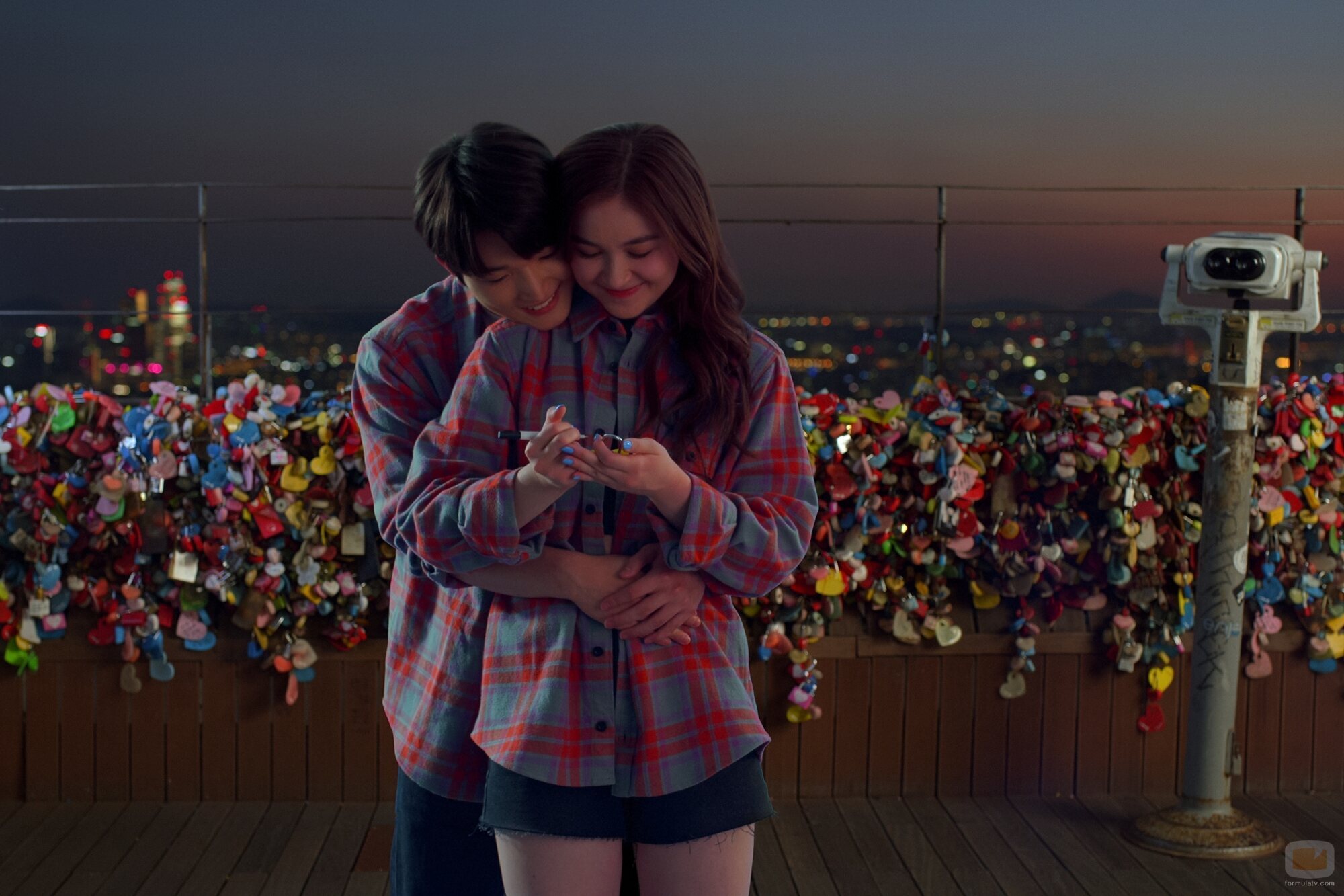 Anna Cathcart y Minyeong Choi en Capítulo 8 titulado 'Sin pensarlo' de 'Besos, Kitty'