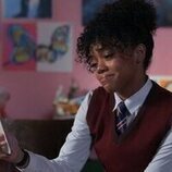 Regan Aliyah en el 1x09 de 'Besos, Kitty'