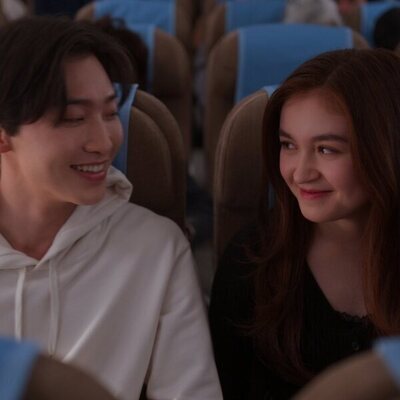 Sang Heon Lee y Anna Cathcart en 'Parejaza' de 'Besos, Kitty'