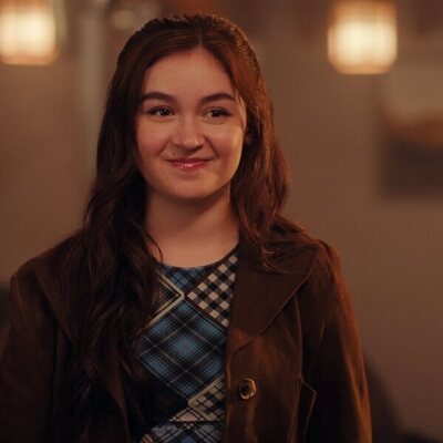 Anna Cathcart en Capítulo 1 titulado 'Besos desde KISS' de 'Besos, Kitty'