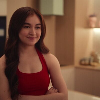 Anna Cathcart en el 2x02 de 'XO, Kitty'