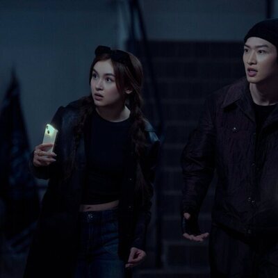 Sang Heon Lee y Anna Cathcart en 'Un beso de Año Nuevo' de 'Besos, Kitty'