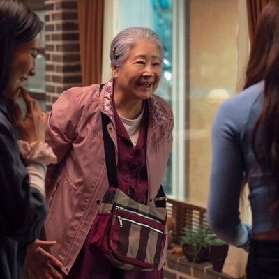 Anna Cathcart en 2x05 titulado 'Un beso de primas' de 'Besos, Kitty'