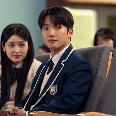 Minyeong Choi y Han Bi Ryu en el 2x05 de 'XO, Kitty'