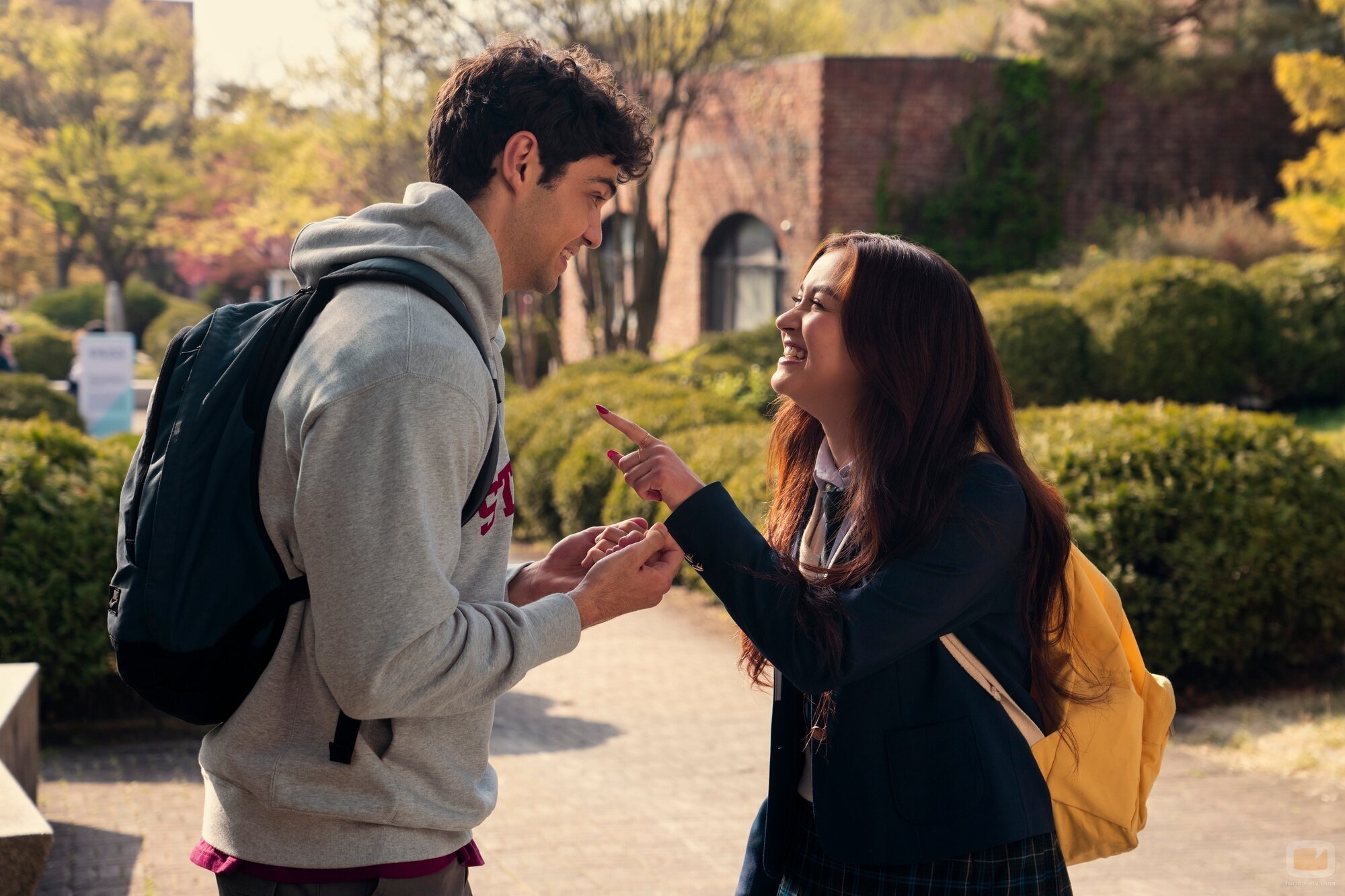 Noah Centineo y Anna Cathcart en 'Reconciliación' de 'XO, Kitty'
