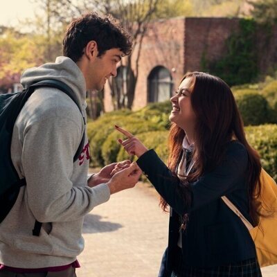 Noah Centineo y Anna Cathcart en 'Reconciliación' de 'XO, Kitty'