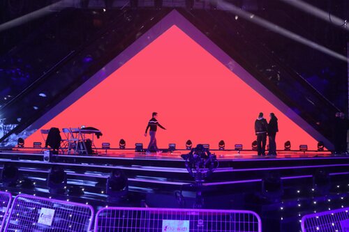 El equipo del Benidorm Fest 2025 sobre el escenario