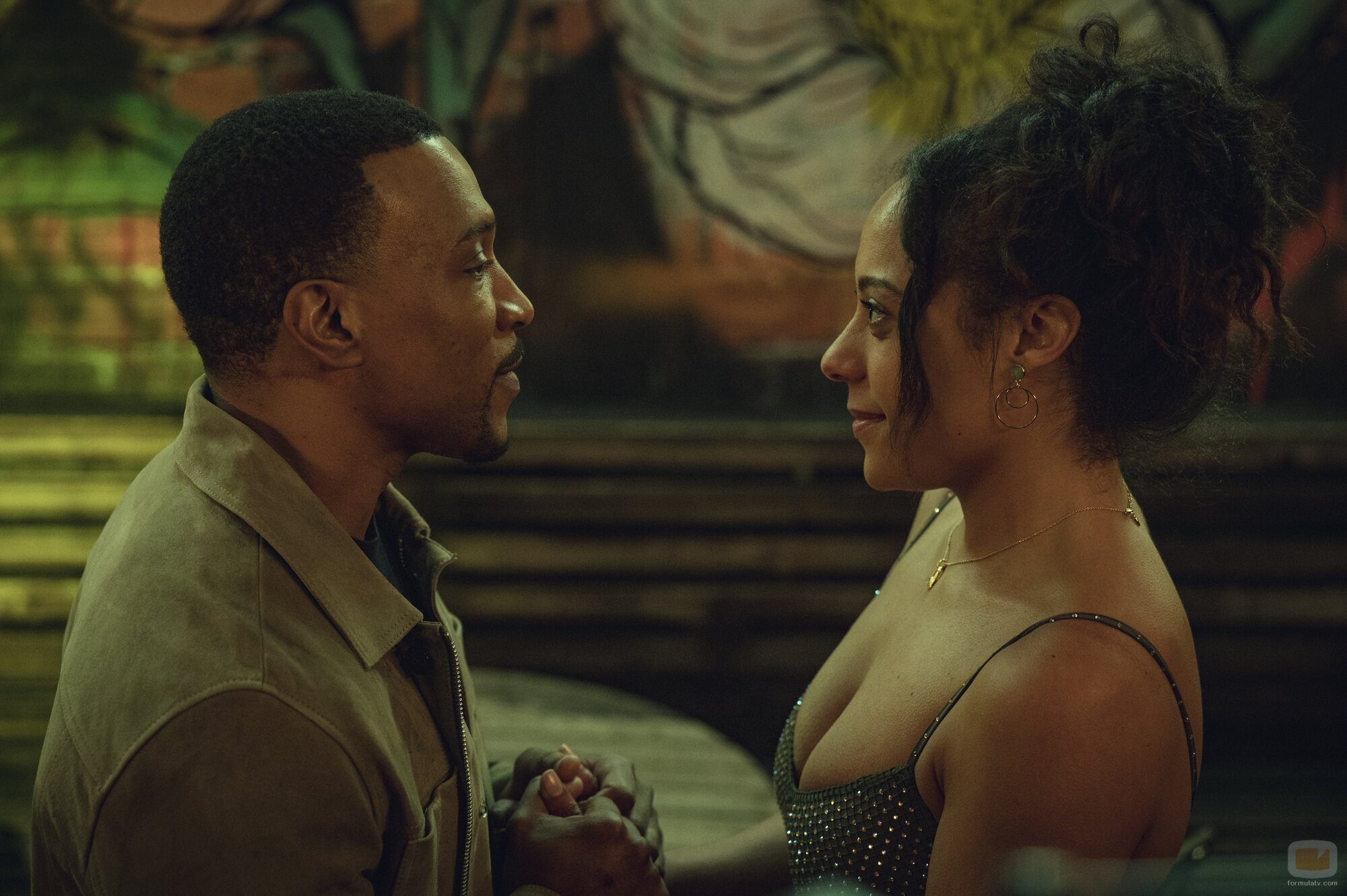Ashley Walters y Rosalind Eleazar en Capítulo 1 titulado 'Hasta el último aliento' de 'Te echo de menos'