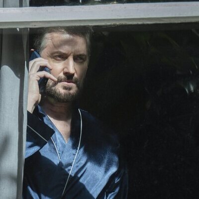 Richard Armitage en el 1x02 de 'Missing You'