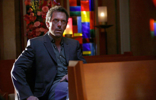 Hugh Laurie en la iglesia