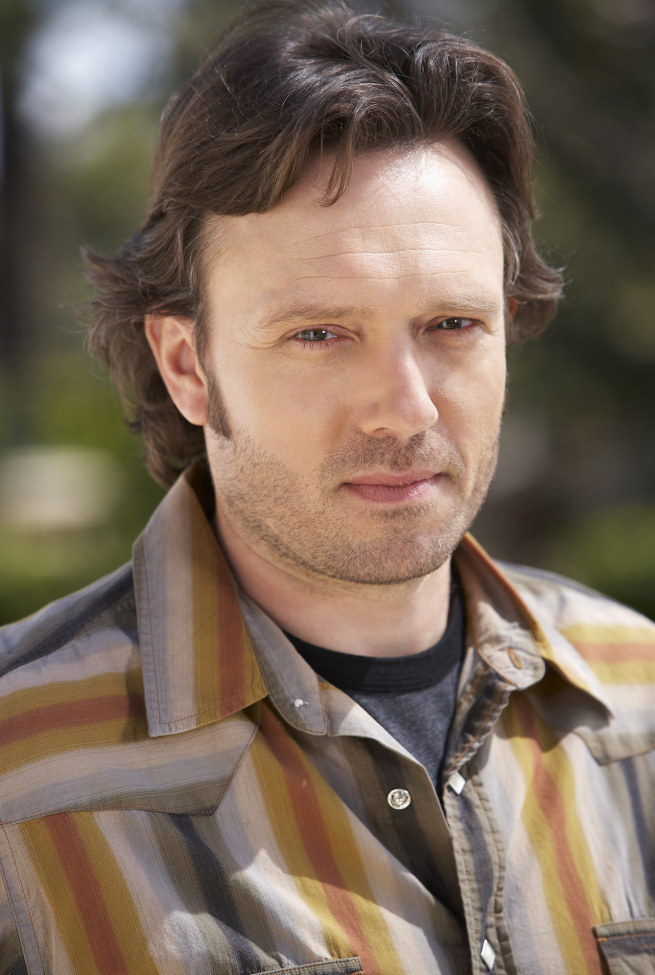John Pyper-Ferguson da vida a Joe Whedon en 'Cinco hermanos'