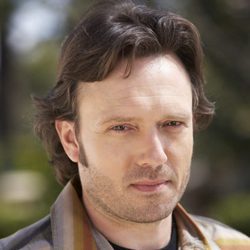 John Pyper-Ferguson da vida a Joe Whedon en 'Cinco hermanos'