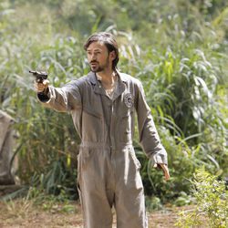 Jeremy Davies en 'Lost' vestido de Dharma en 'Perdidos'