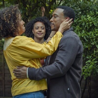Ashley Walters y Rosalind Eleazar en 'No te olvides de mí' de 'Te echo de menos'