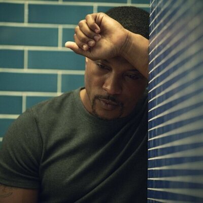 Ashley Walters en el 1x05 de 'Te echo de menos'