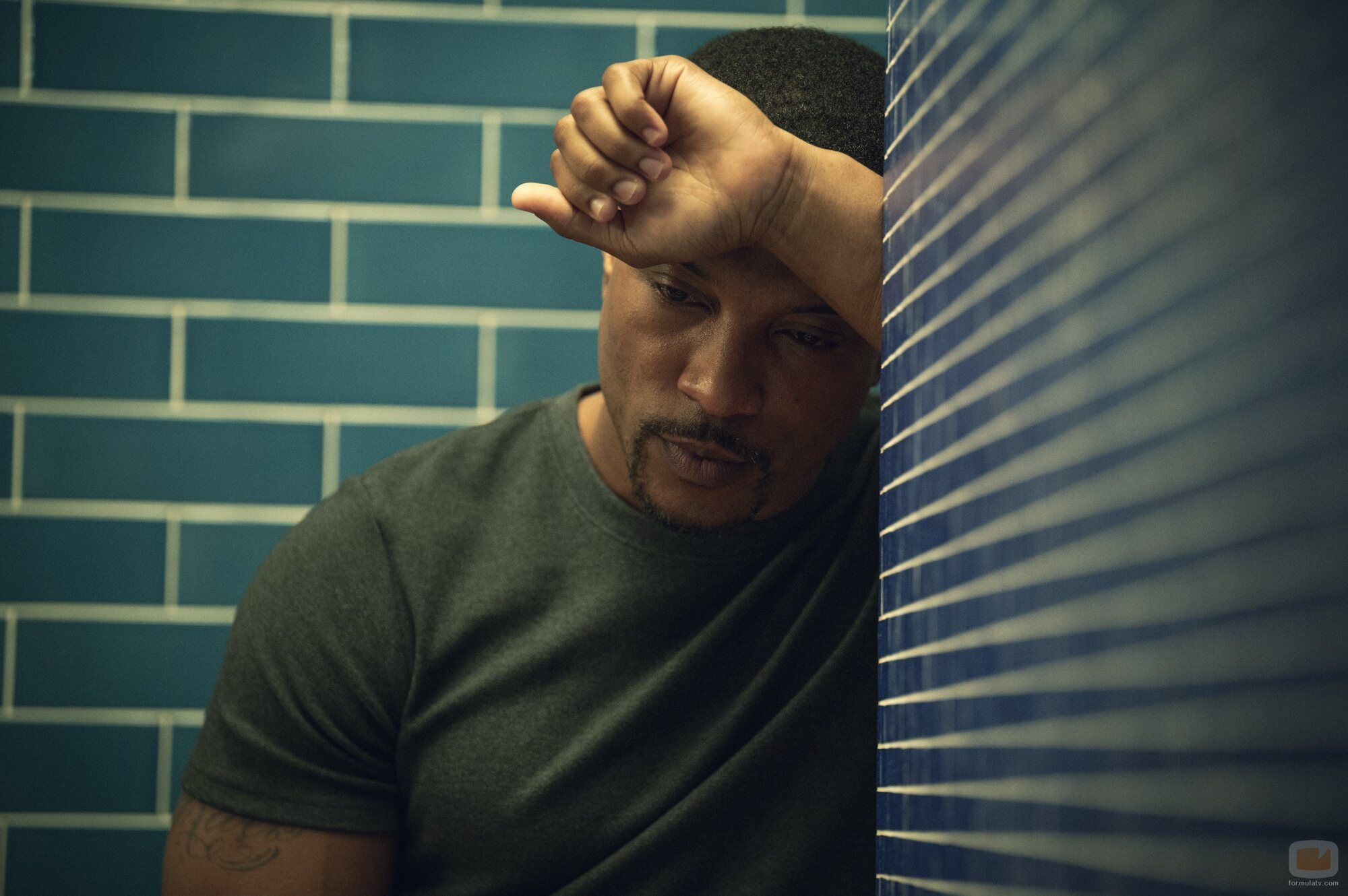 Ashley Walters en el 1x05 de 'Te echo de menos'