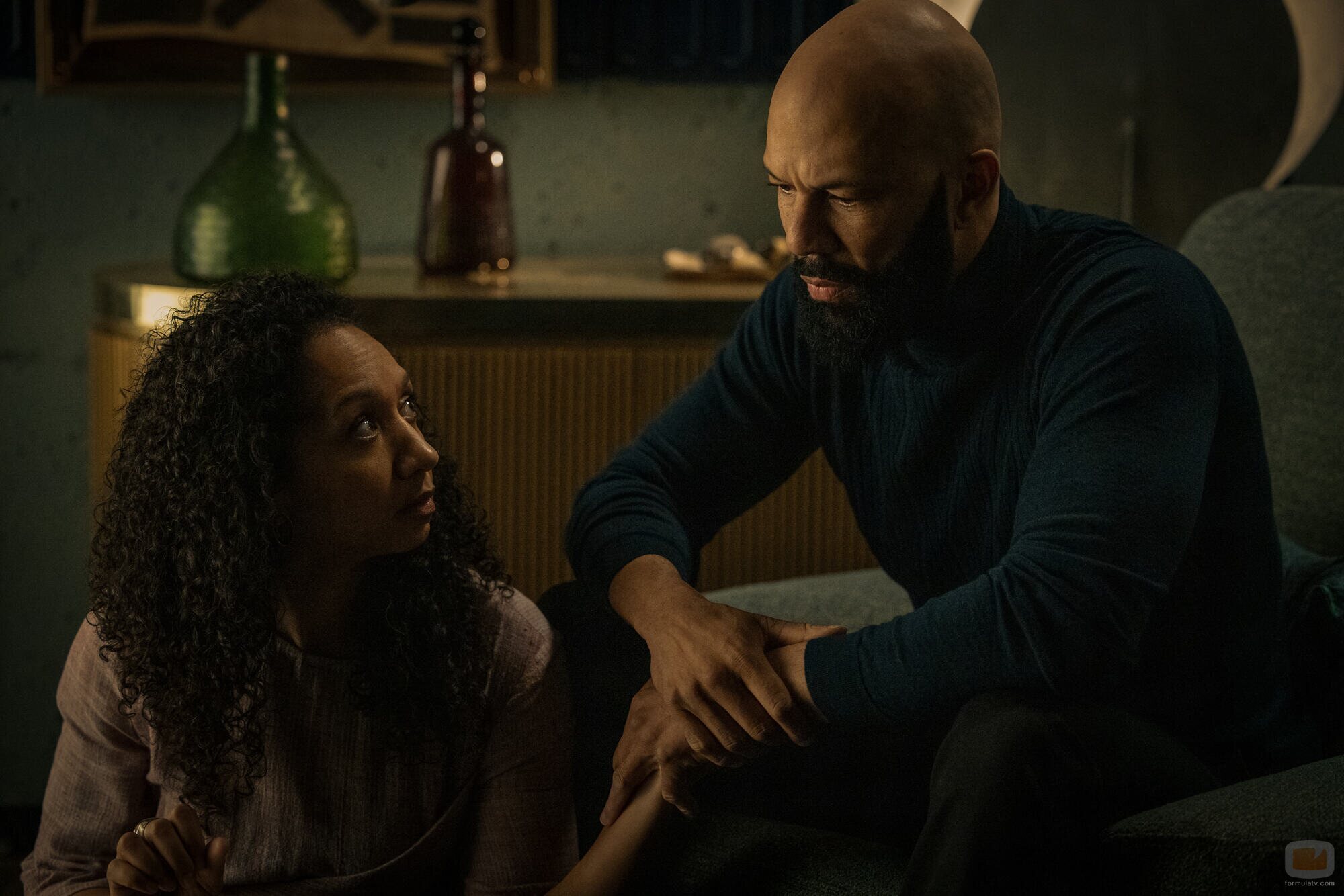 Common y Alexandria Riley en 'El salvoconducto' de 'Silo'