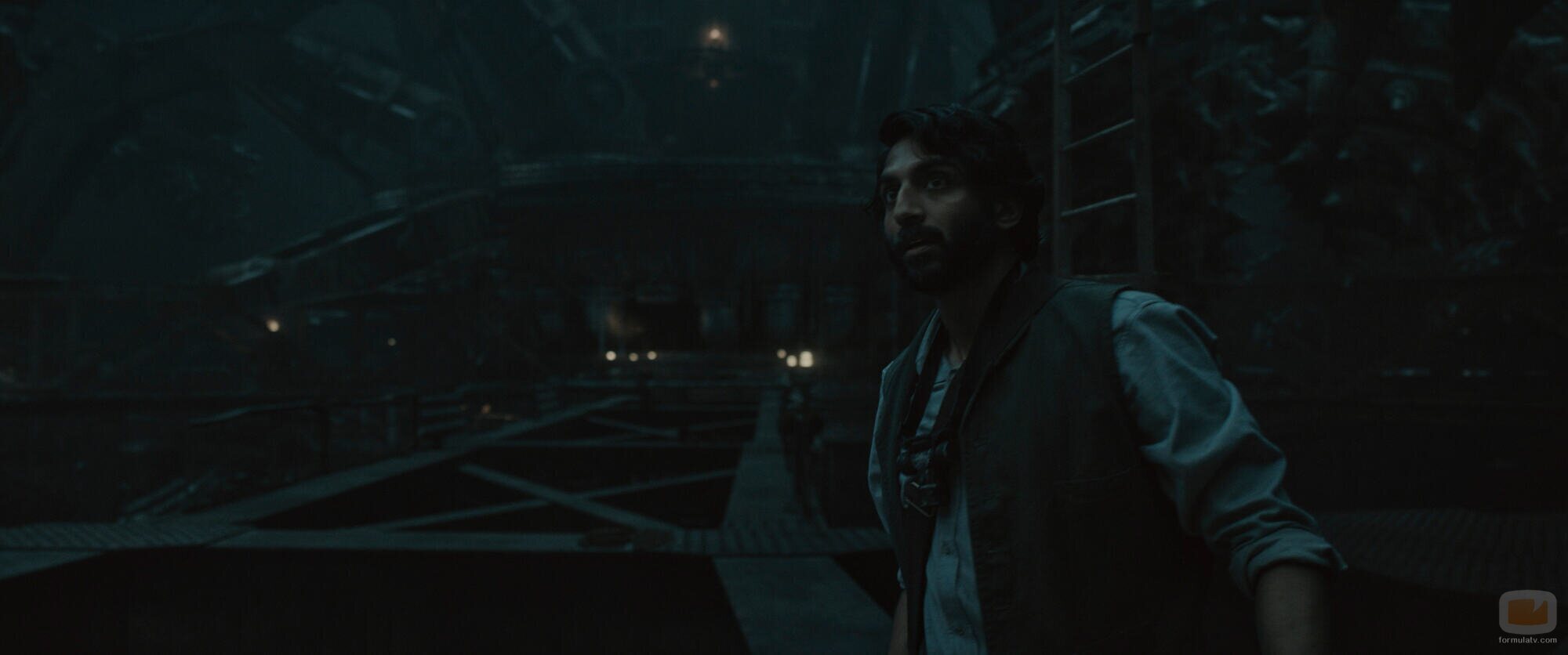 Avi Nash en 2x09 'El salvoconducto' de 'Silo'