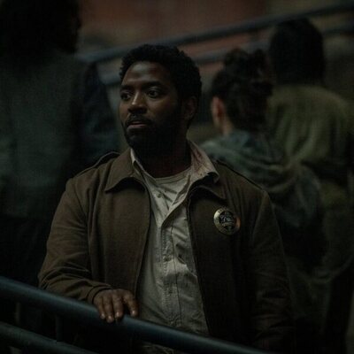 Chinaza Uche en 2x10 titulado 'En el fuego' de 'Silo'