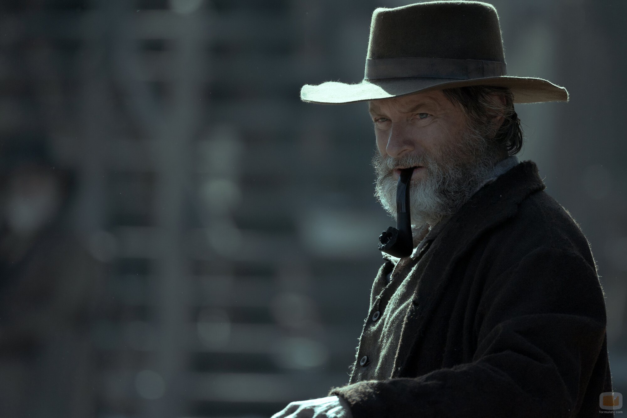 Shea Whigham en 1x01 titulado 'Episodio 1' de 'Érase una vez el Oeste'