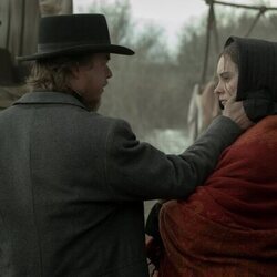 Dane DeHaan en 1x01 titulado 'Episodio 1' de 'Érase una vez el Oeste'