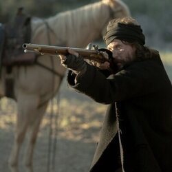 Taylor Kitsch en el 1x01 de 'Érase una vez el Oeste'