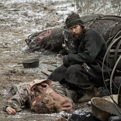 Taylor Kitsch en Capítulo 1 titulado 'Episodio 1' de 'Érase una vez el Oeste'