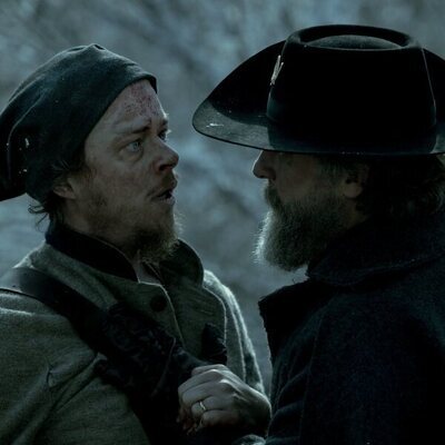 Dane DeHaan y Joe Tippett en la temporada 1 y el capítulo 02 de 'Érase una vez el Oeste'
