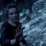 Betty Gilpin en 'Episodio 2' de 'American Primeval'