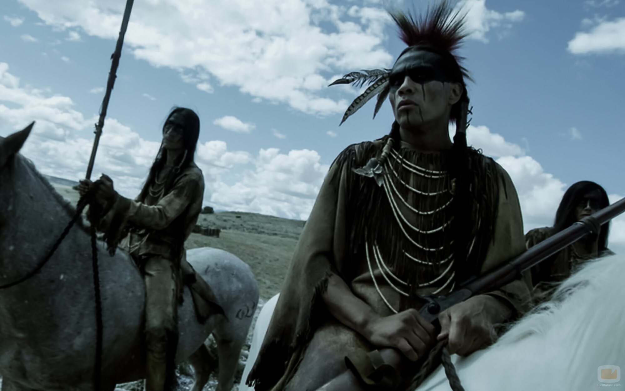 Tokala Black Elk y Derek Hinkey en 1x02 titulado 'Episodio 2' de 'Érase una vez el Oeste'