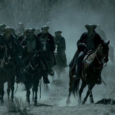 Dane DeHaan y Joe Tippett en 1x02 titulado 'Episodio 2' de 'Érase una vez el Oeste'