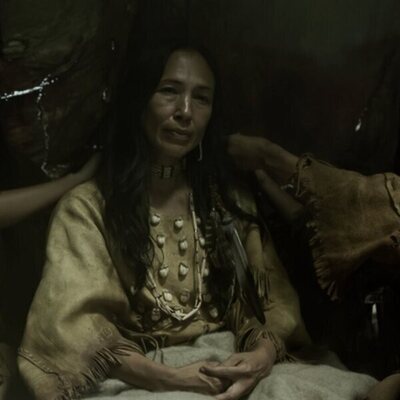 Irene Bedard en 1x02 'Episodio 2' de 'Érase una vez el Oeste'