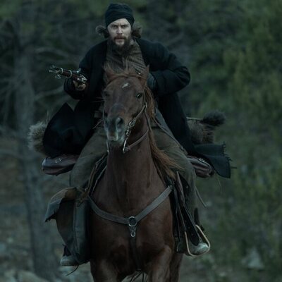 Taylor Kitsch en el 1x06 de 'Érase una vez el Oeste'